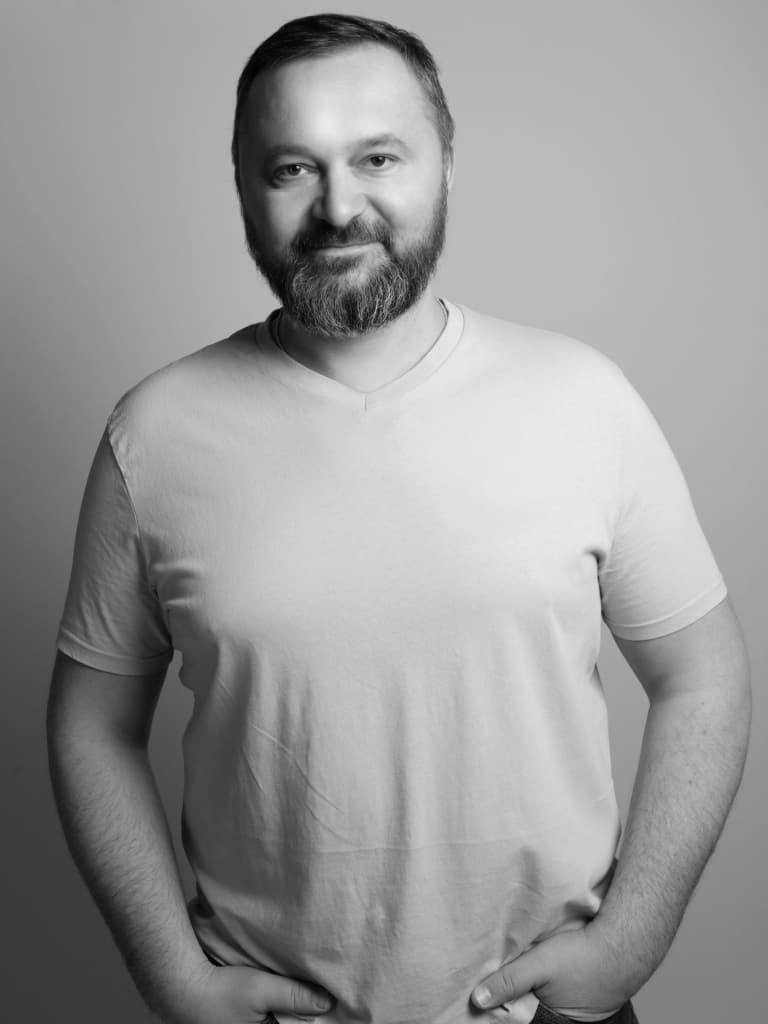 Олег Леонов