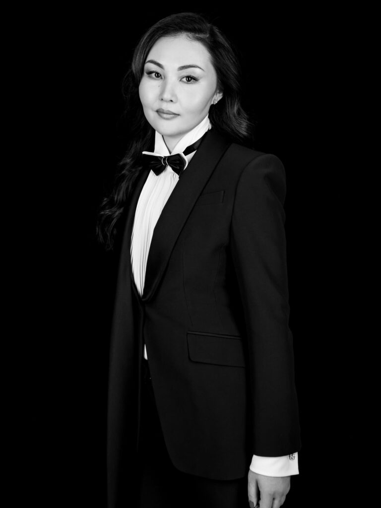 Индира Досанова