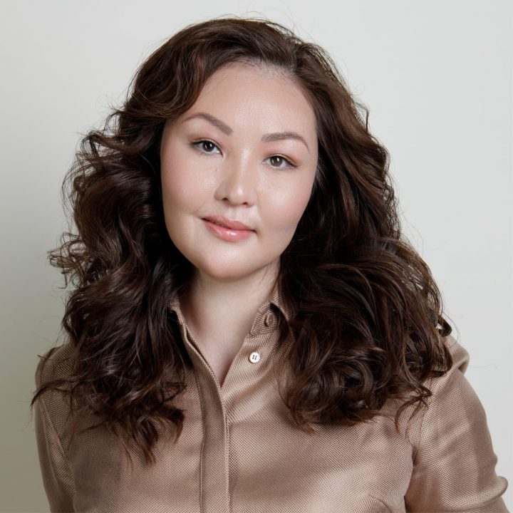 Индира Досанова